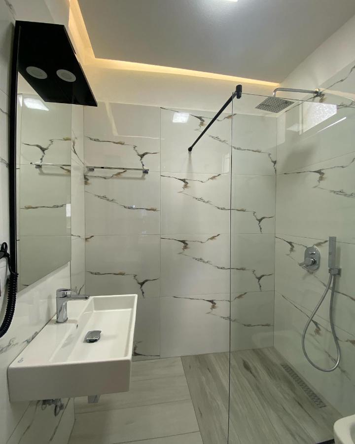 Hotel Kristal Borsh Zewnętrze zdjęcie