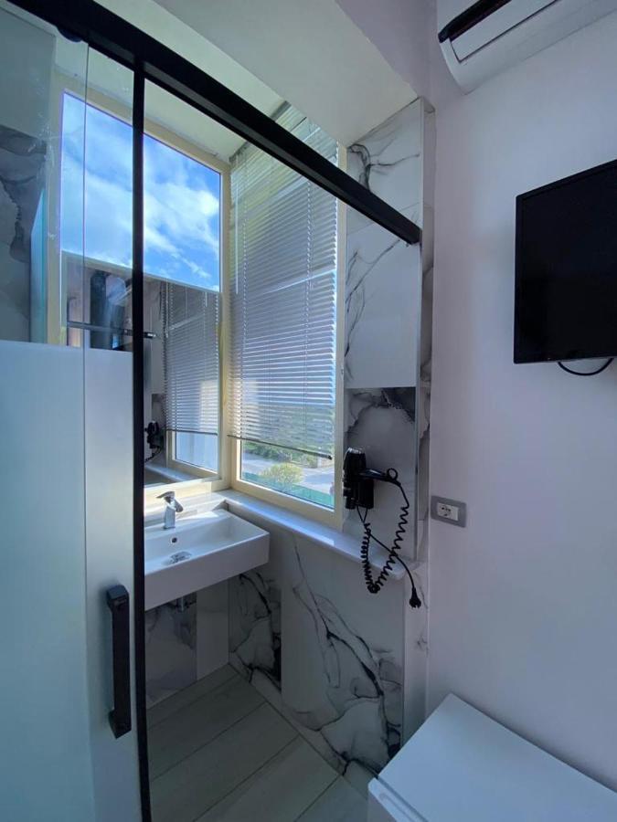 Hotel Kristal Borsh Zewnętrze zdjęcie