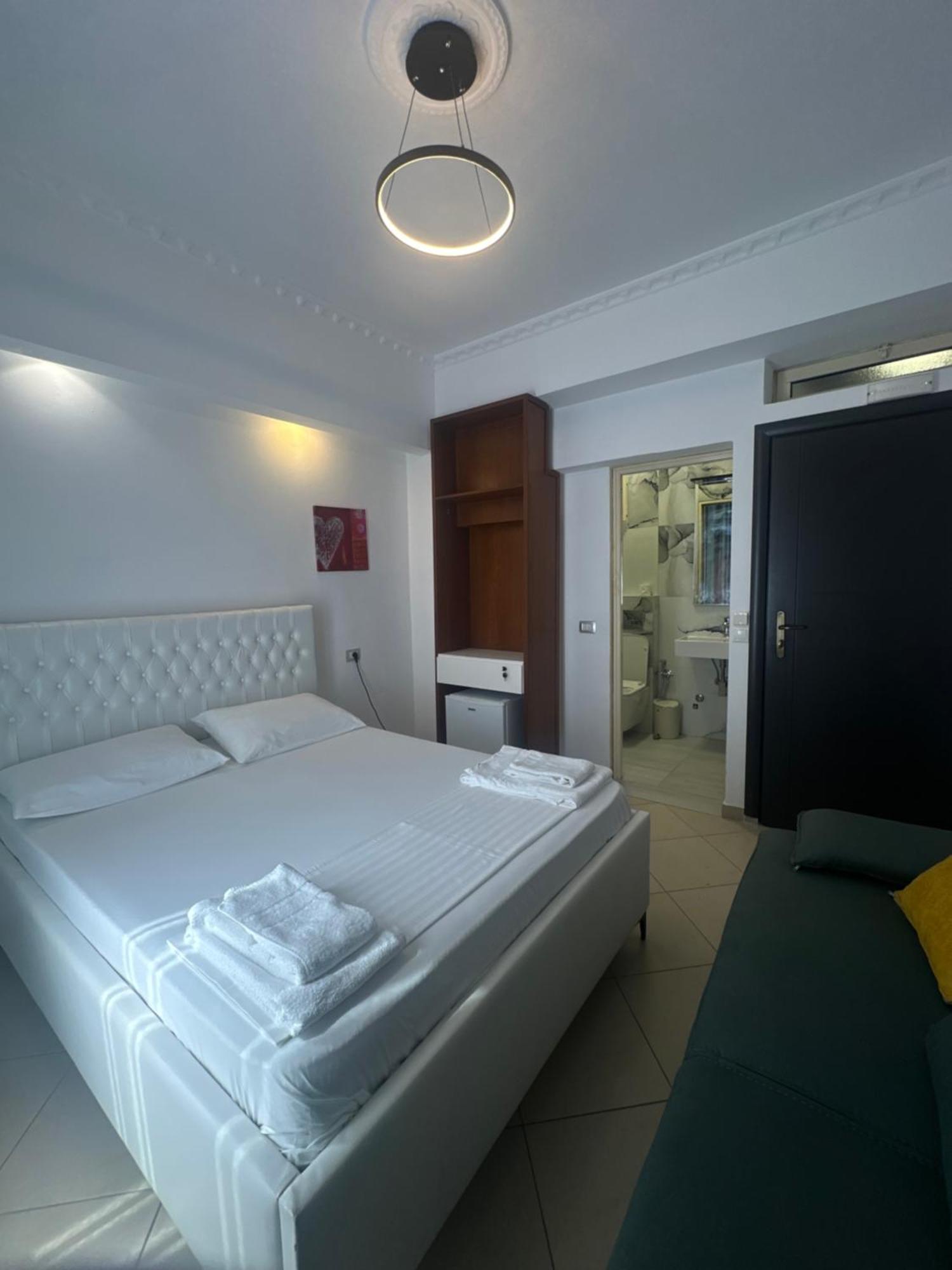 Hotel Kristal Borsh Zewnętrze zdjęcie
