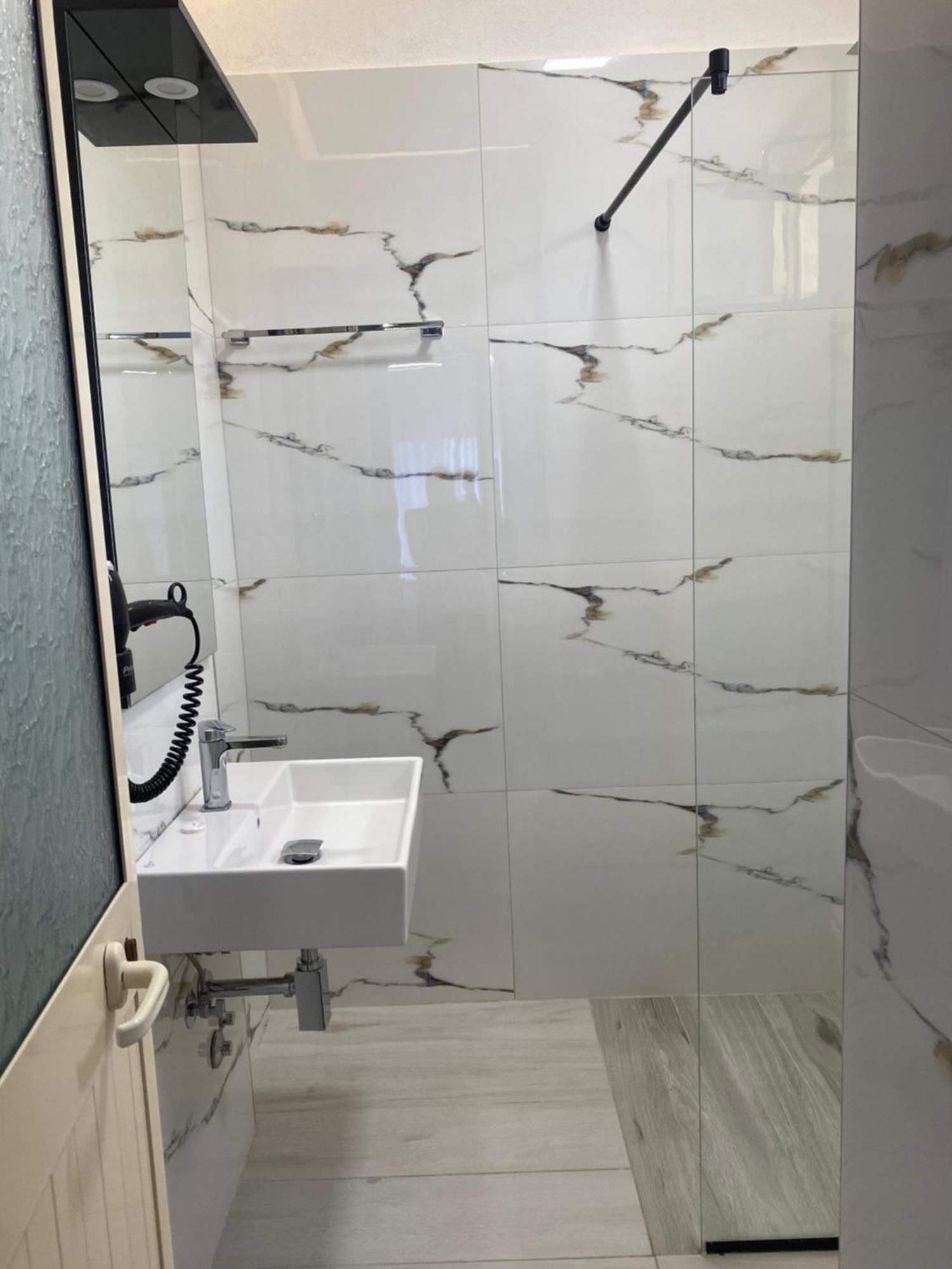Hotel Kristal Borsh Zewnętrze zdjęcie